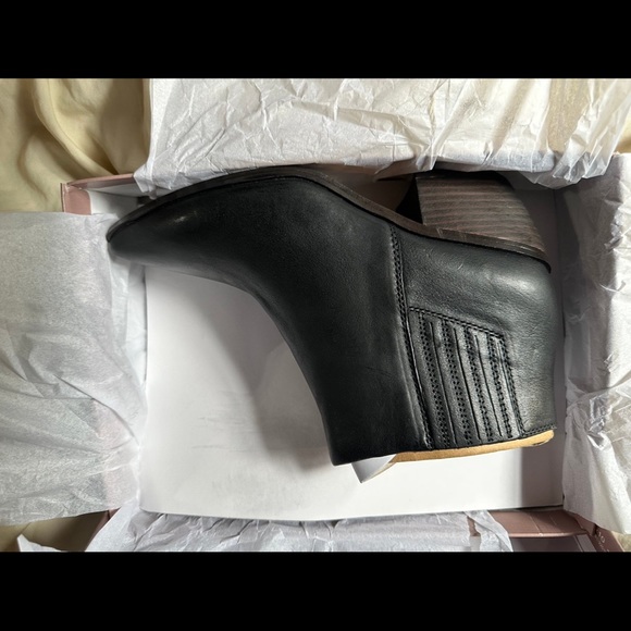 A-SPUR ANKLE BOOT IN BLACK - Picture 4 of 10